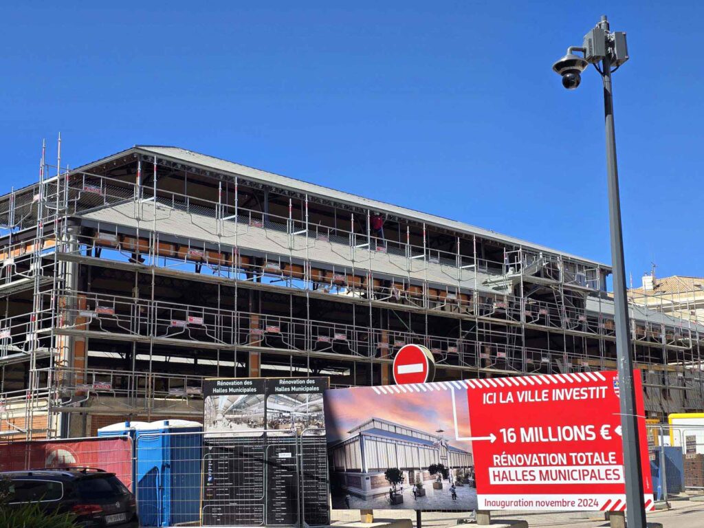 Rénovation des halles de Béziers: mise en peinture de la structure métallique par des cordistes